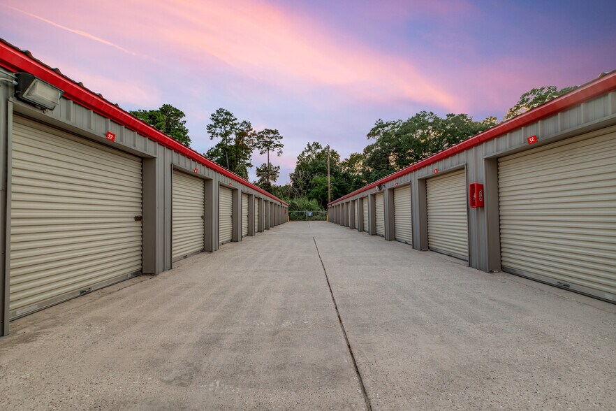 More Photos Of 1715 Sawdust Rd, Spring Self Storage For Lease