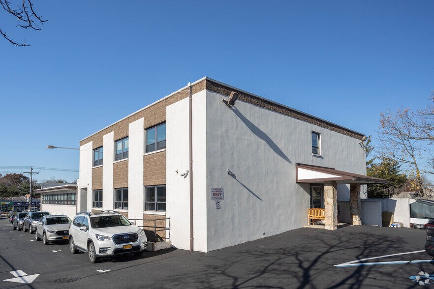 More Photos Of 160 Commack Rd, Commack Medical For Lease