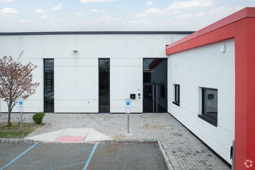 More Photos Of 140 Ludlow Ave, Northvale Manufacturing For Lease