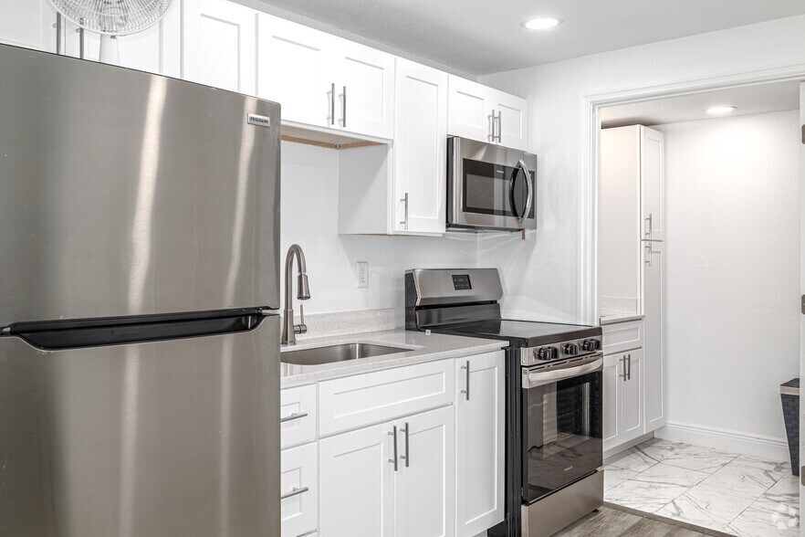 More Photos Of 6029 W Irlo Bronson Memorial Hwy, Kissimmee Apartments For Lease