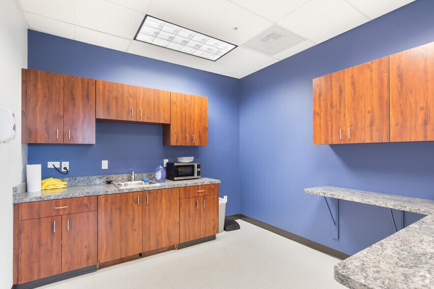 More Photos Of 5030 Business Center Dr, Fairfield Medical For Lease