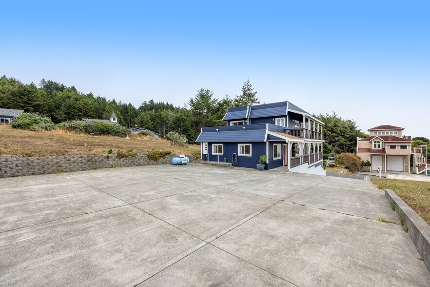More Photos Of 129 Lower Pacific Dr, Whitethorn General Retail For Sale