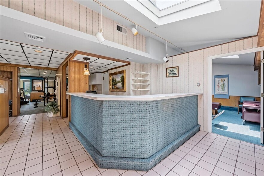 More Photos Of 402 W Moorestown Rd, Nazareth Medical For Sale