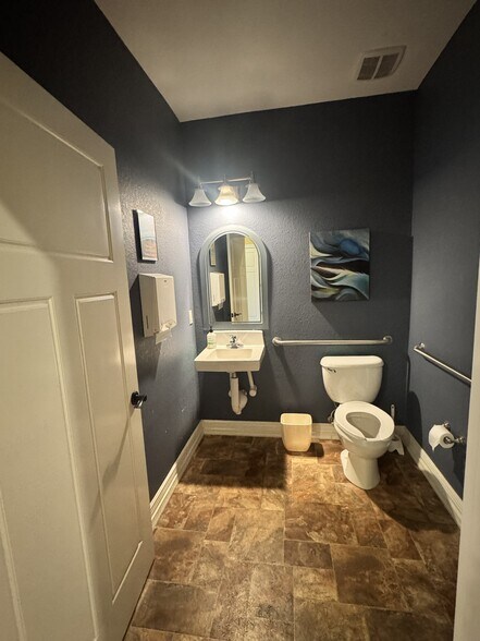 More Photos Of 1910 Buford Blvd, Tallahassee Office For Lease