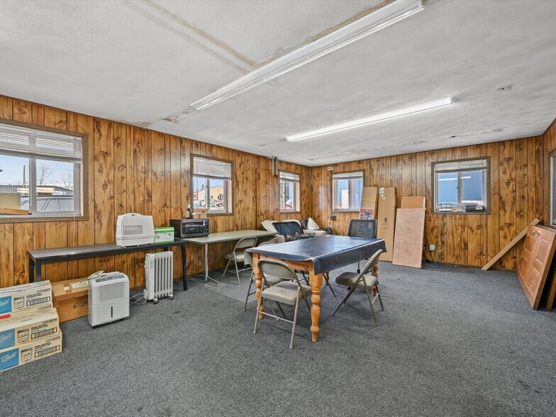 More Photos Of 1000 Century Cir, Dubuque Flex For Lease