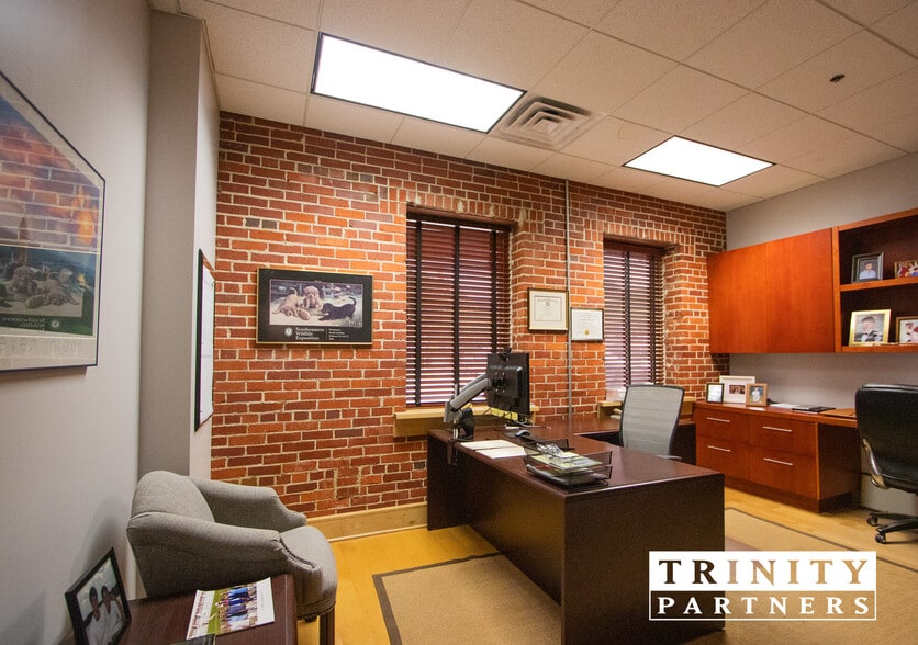 More Photos Of 720 Lady St, Columbia Freestanding For Lease