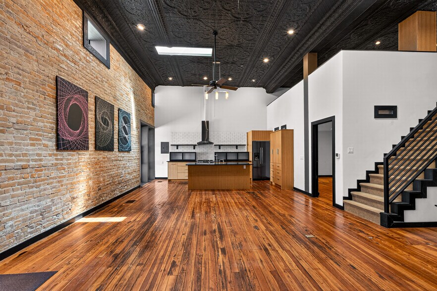 More Photos Of 612-614 High St, Comfort Storefront Retail Residential For Lease
