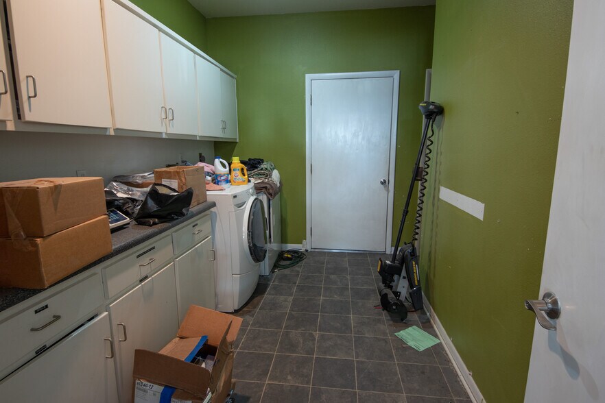 More Photos Of 375 NW US Highway 50, Centerview Light Distribution For Sale