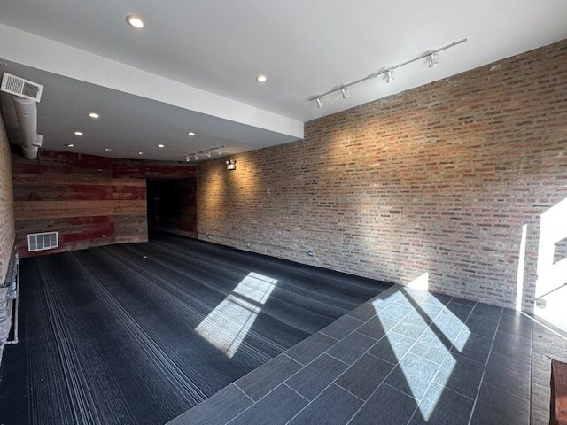 More Photos Of 1434 W Montrose Ave, Chicago Storefront For Lease