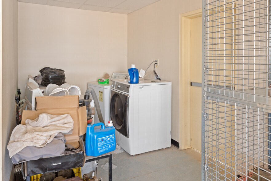 More Photos Of 2066 125th Ave, Watford City Showroom For Sale