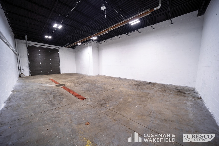 More Photos Of 2636 Brecksville Rd, Richfield Service For Lease