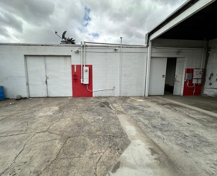 More Photos Of 921-923 Logan St, Santa Ana Office For Sale