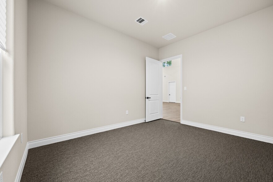 More Photos Of 19151 Oak Canyon Dr, Conroe Coworking Space