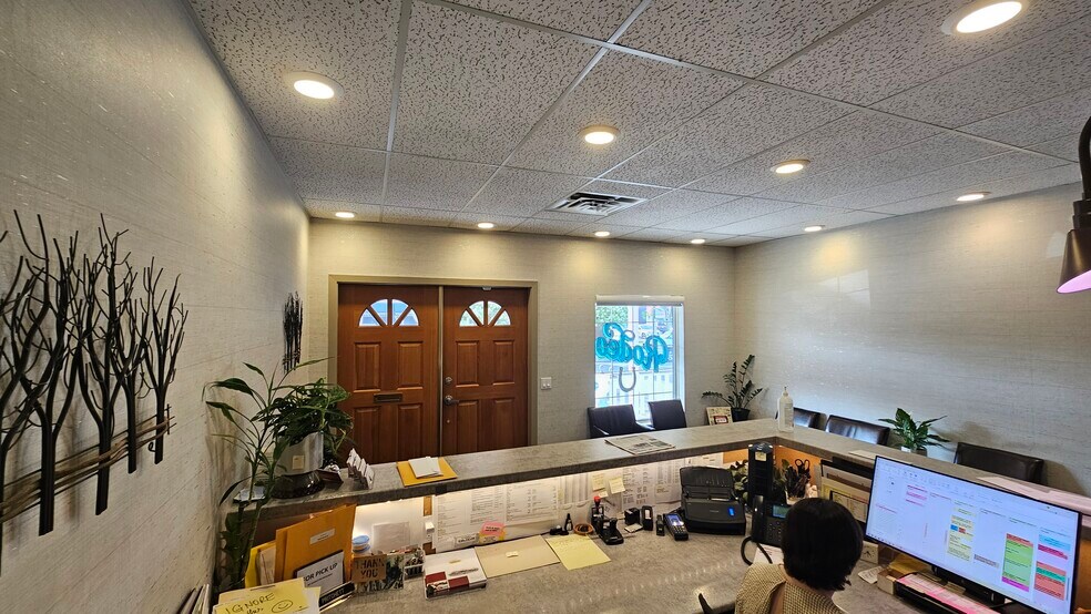 More Photos Of 5680 176A St, Surrey Office For Sale