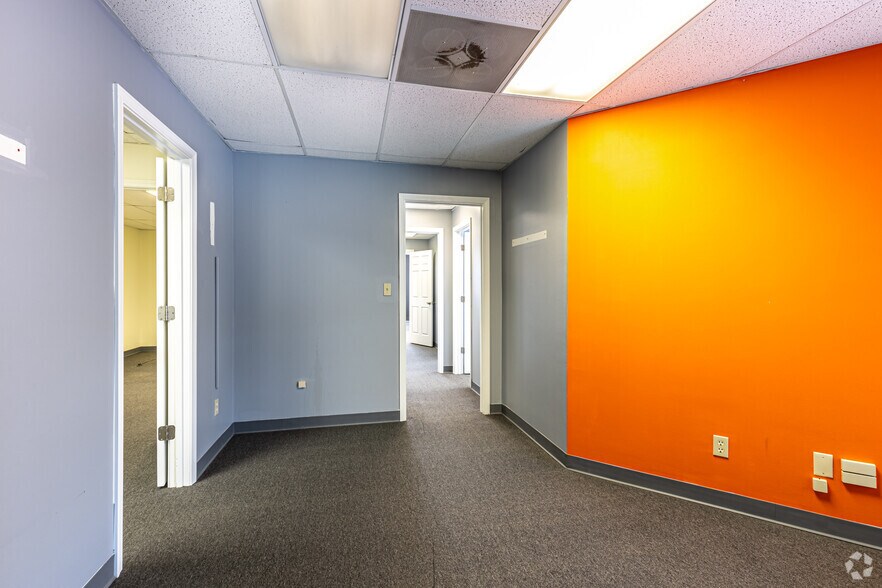 More Photos Of 3737 S Elizabeth St, Independence Office For Lease
