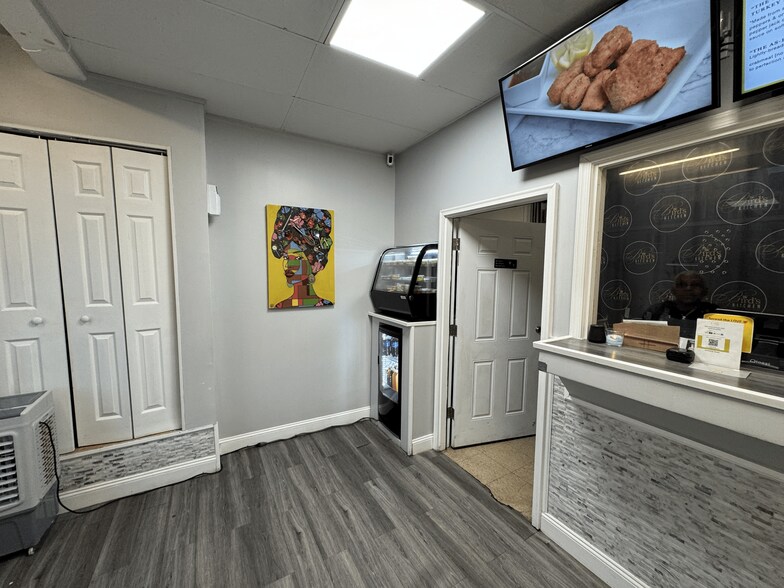 More Photos Of 5011-5015 H St SE, Washington Storefront For Sale