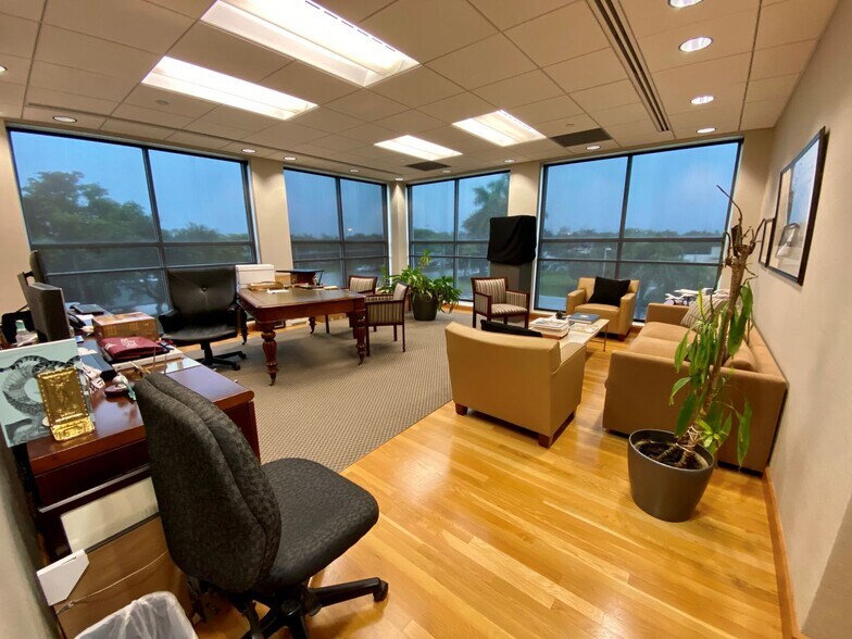 More Photos Of 7900 NW 154th St, Miami Lakes Office For Lease