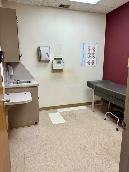 More Photos Of 400 Mocksville Ave, Salisbury Medical For Sale