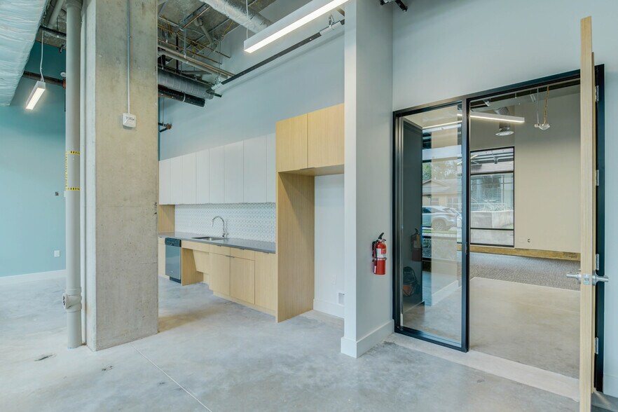 More Photos Of 1800 E 4th St, Austin Multifamily For Sale