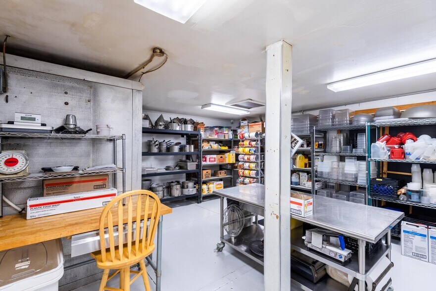 More Photos Of 117 Pine St, Pinedale Restaurant For Sale