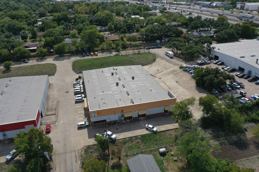 More Photos Of 10630 Joseph Clayton Dr, Austin Service For Lease