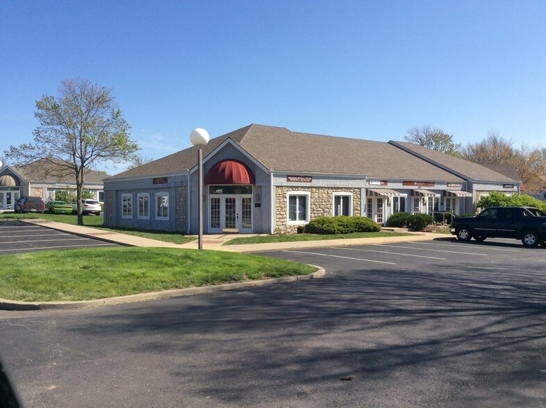 More Photos Of 688 SE Bayberry Ln, Lee's Summit Unknown For Lease