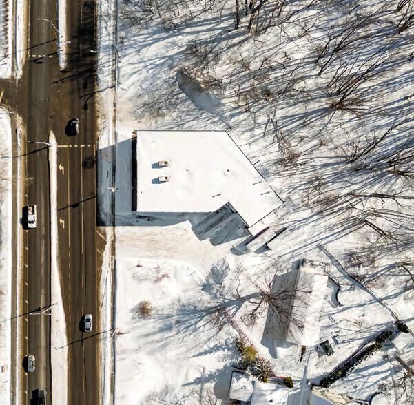 More Photos Of 500 Boul Arthur-Sauvé, Laval Freestanding For Sale