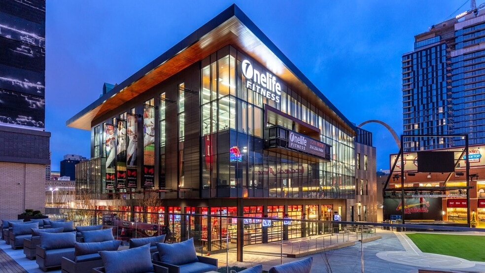 More Photos Of 601 S Clark St, Saint Louis Freestanding For Lease