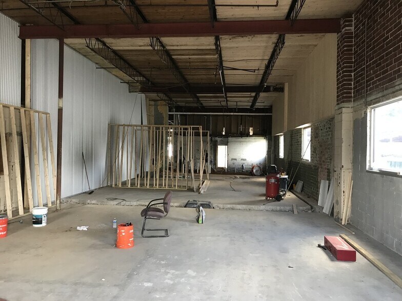 More Photos Of 1130 Oakleigh Dr, East Point Warehouse For Sale