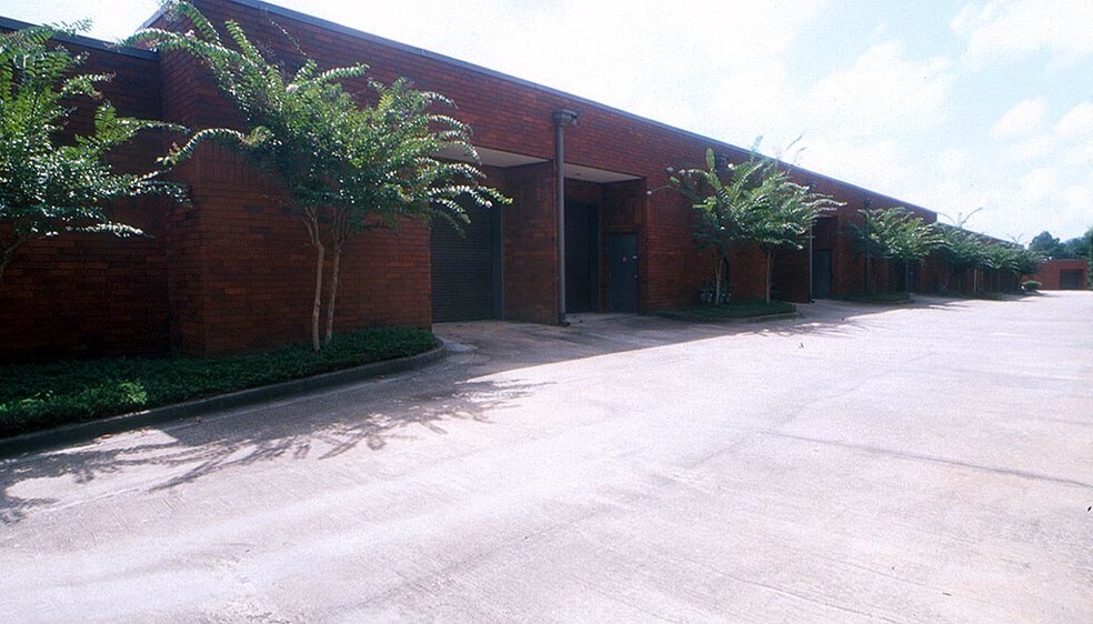 More Photos Of 2165 W Park Ct, Stone Mountain Flex For Lease