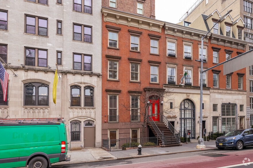 More Photos Of 336 W 23rd St, New York Apartments For Sale