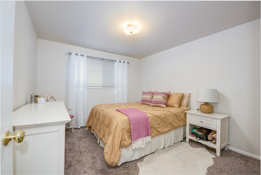More Photos Of 324 6th Ave S, Kirkland Apartments For Sale