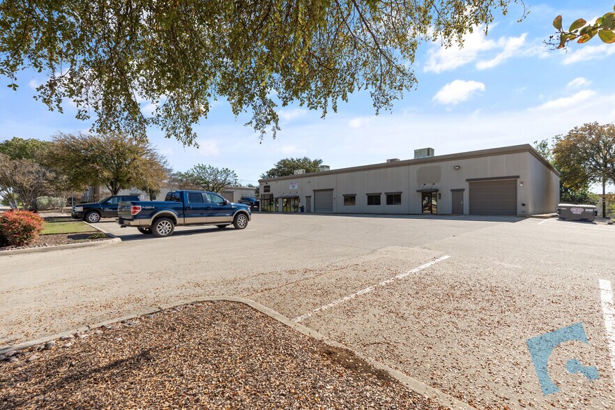 More Photos Of 2845 Exchange Blvd, Southlake Showroom For Lease