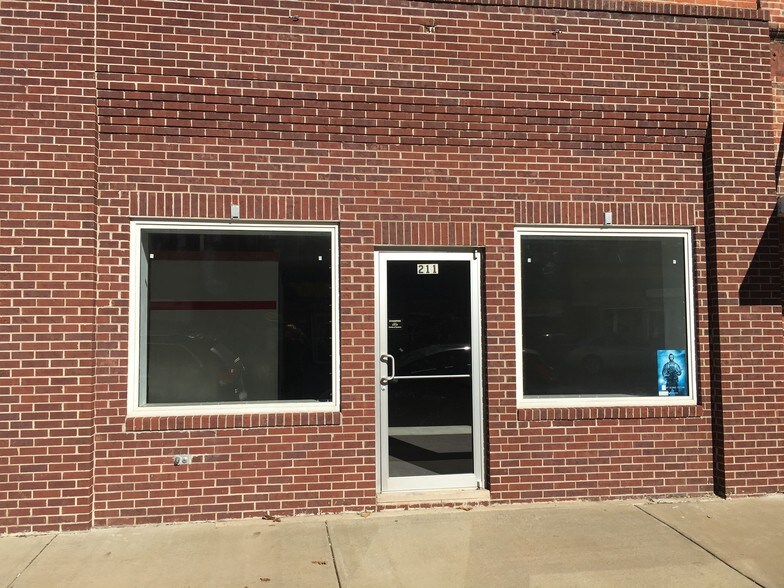 More Photos Of 211-213 W Main St, Staunton Storefront Retail Residential For Lease