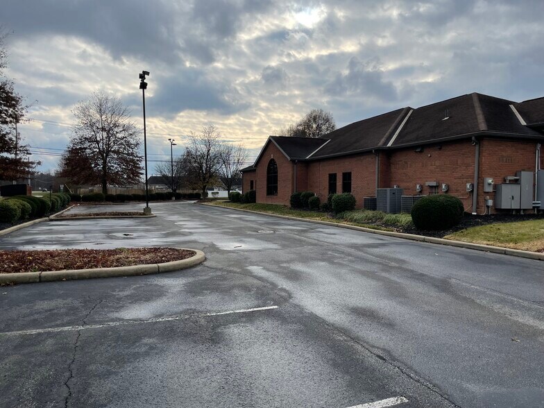 More Photos Of 7215 Riverport Plaza Dr, Louisville Freestanding For Sale