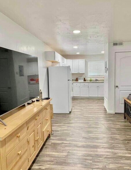 More Photos Of 331 400 E, Logan Apartments For Sale