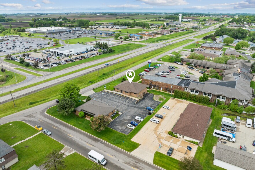 More Photos Of 305 E San Marnan Dr, Waterloo Medical For Sale