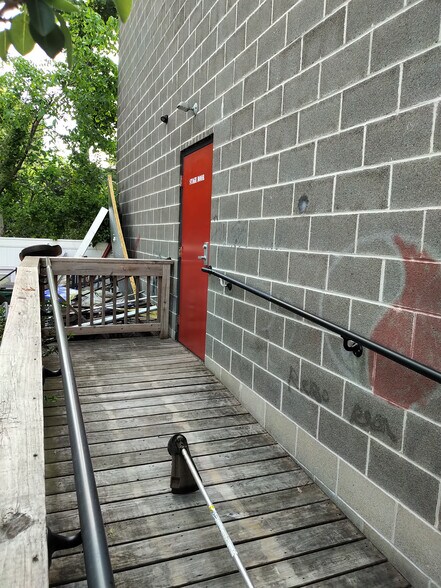 More Photos Of 40 Sonoma Ct, Providence Flex For Sale