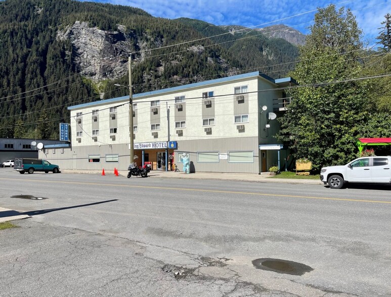 Primary Photo Of 405 5 Ave, Stewart Hotel For Sale