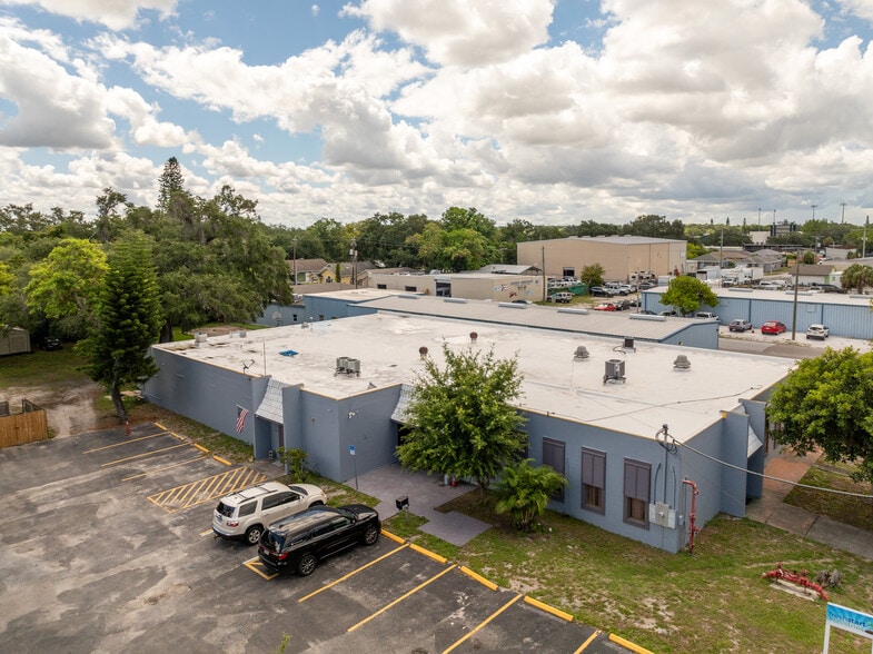 More Photos Of 1027 9th St W, Bradenton Shelter For Lease