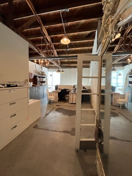 More Photos Of 5420 W 83rd St, Los Angeles Warehouse For Lease