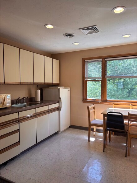 More Photos Of 811 Washington St, Pembroke Office For Sale