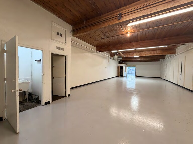 More Photos Of 324 W 4th Ave, Anchorage Storefront For Lease