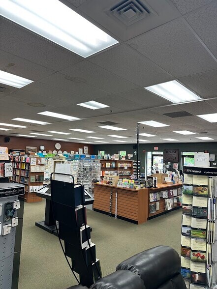 More Photos Of 522 Amherst St, Nashua Showroom For Lease