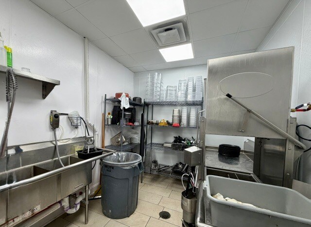 More Photos Of 10305 Taylorsville Rd, Louisville Restaurant For Sale