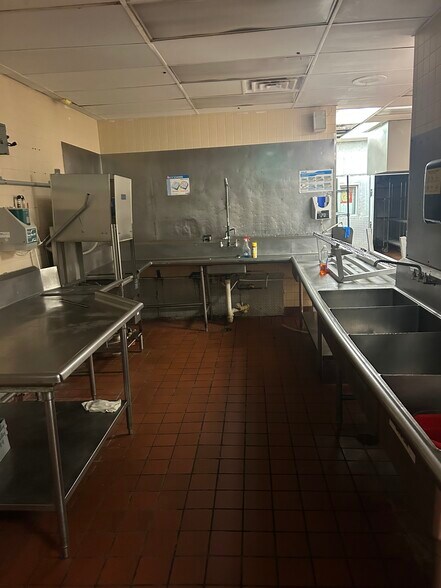 More Photos Of 2613 E Clairemont Ave, Eau Claire Restaurant For Lease