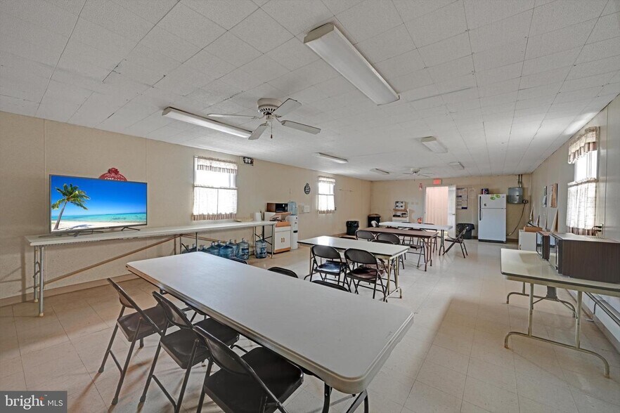 More Photos Of 501 W Washington Ave, Myerstown General Retail For Sale