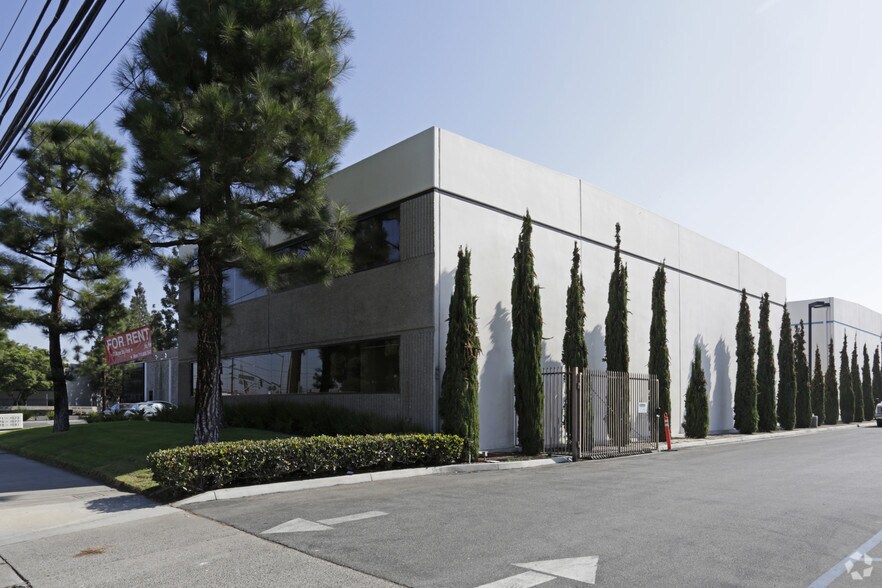 More Photos Of 1071 N Batavia St, Orange Flex For Lease