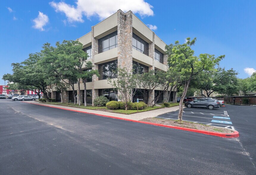 More Photos Of 12042 Blanco Rd, San Antonio Office For Lease