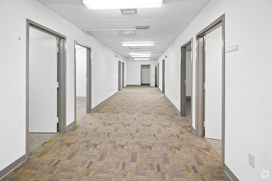 More Photos Of 730 NE Waldo Rd, Gainesville Office For Sale